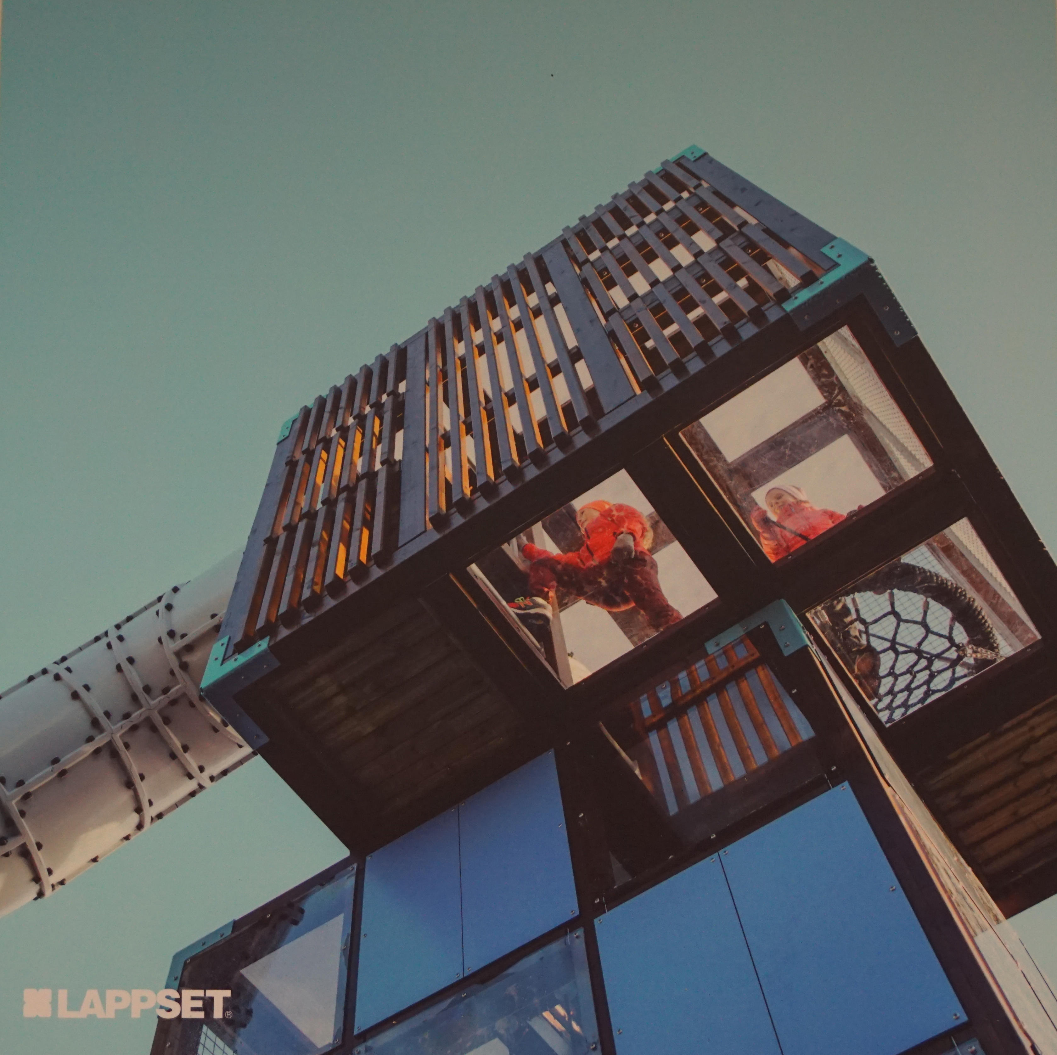 Современная трактовка детской мечты о «домике на дереве» - новинка Halo Cubic от Lappset